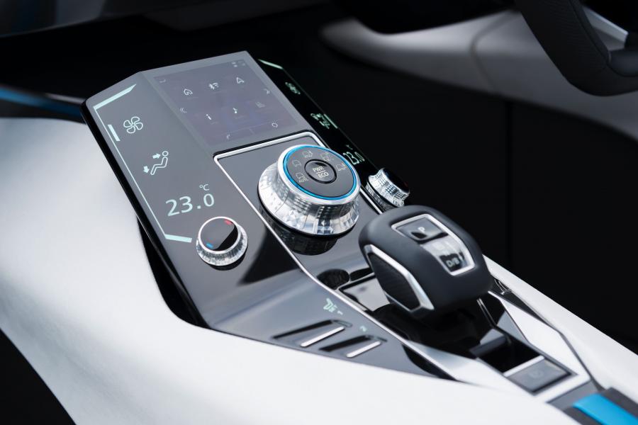 Детали интерьера Mitsubishi e-Evolution Concept 2017 года  (фото 25 из 40)